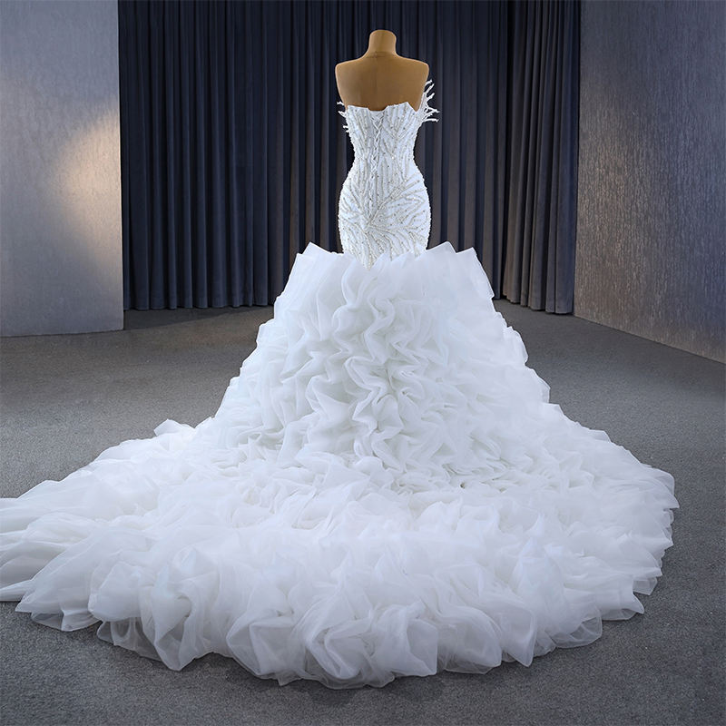 Beautiful Sleeveless Pearls Mermaid Wedding Gown